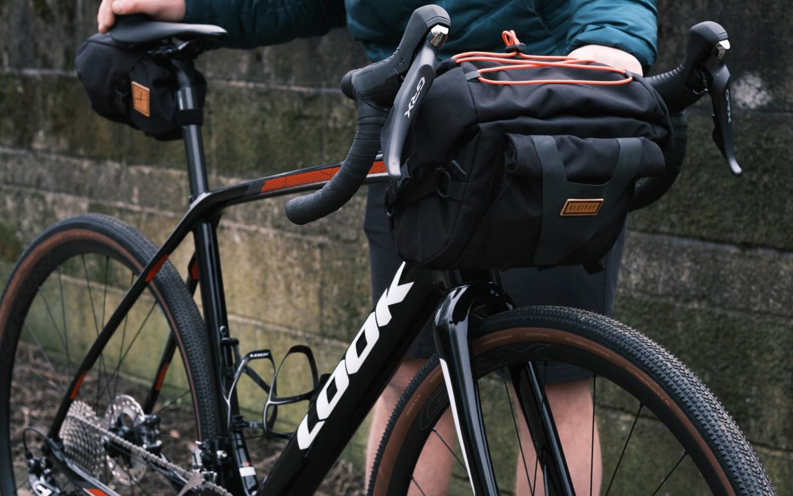 Gravelfiets met Restrap-tassen uit het aanbod van Bowdy & Brave